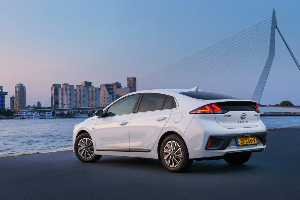 Hyundai Ioniq Electric Premium 38.3kWh